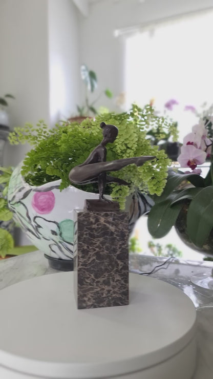 GYMNAST Sports Athlete Female Bronze statue Athletic sculpture