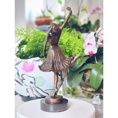Toperkin Ballet Dancer sculpture