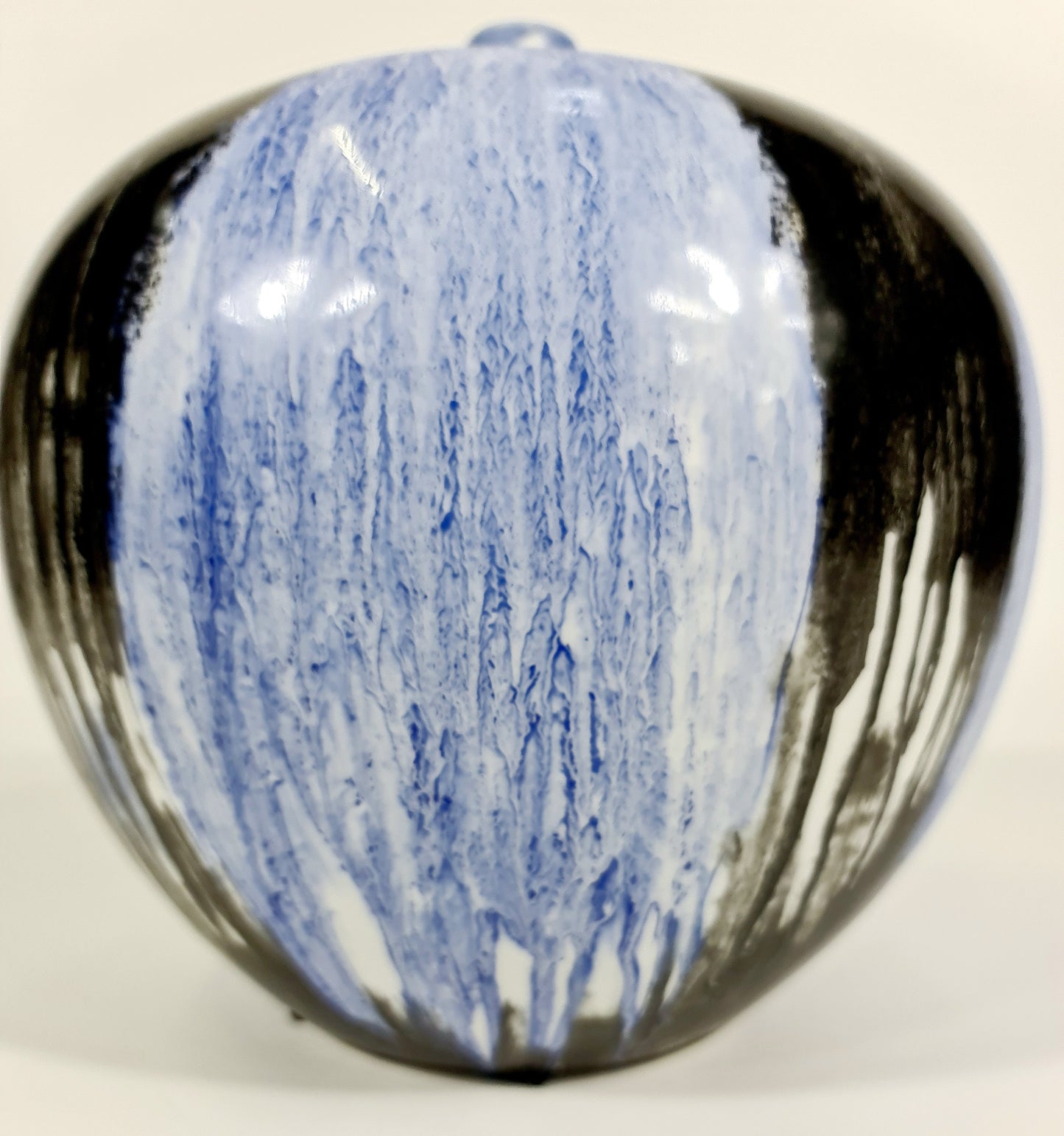 Round Vintage Vase: Black And Blue Drip Painting (70% OFF)