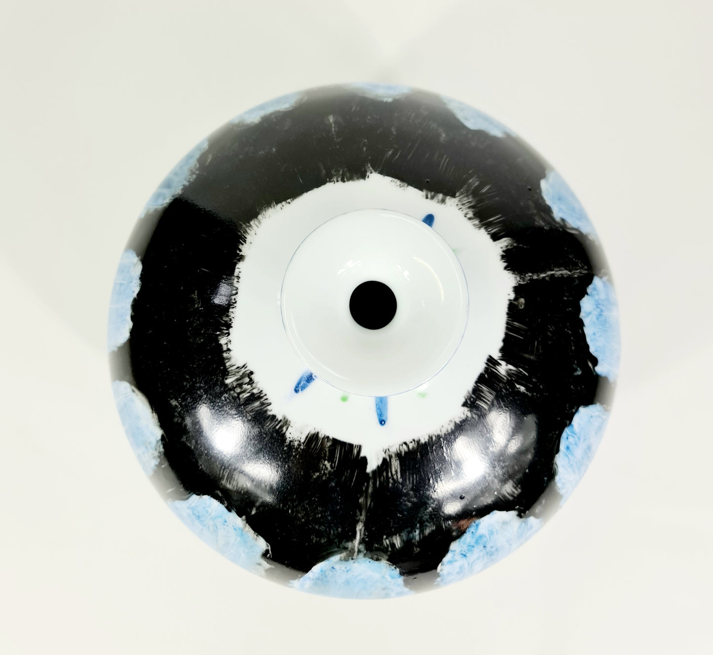 Vintage Handpainted Round Vase With Open Mouth :Black And Light Blue (70% OFF)