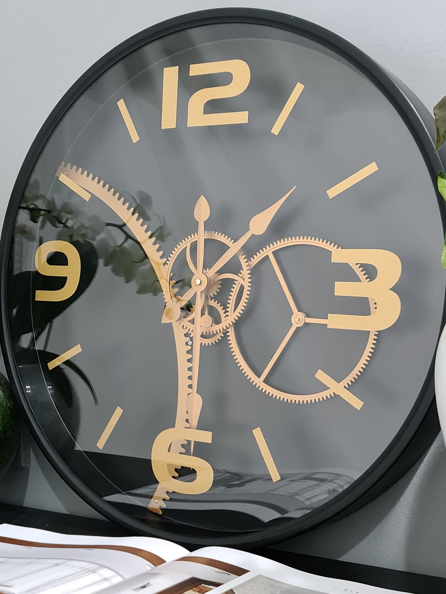 59 Cm Gold & Black Chumming Process Moving Gear Wall clock