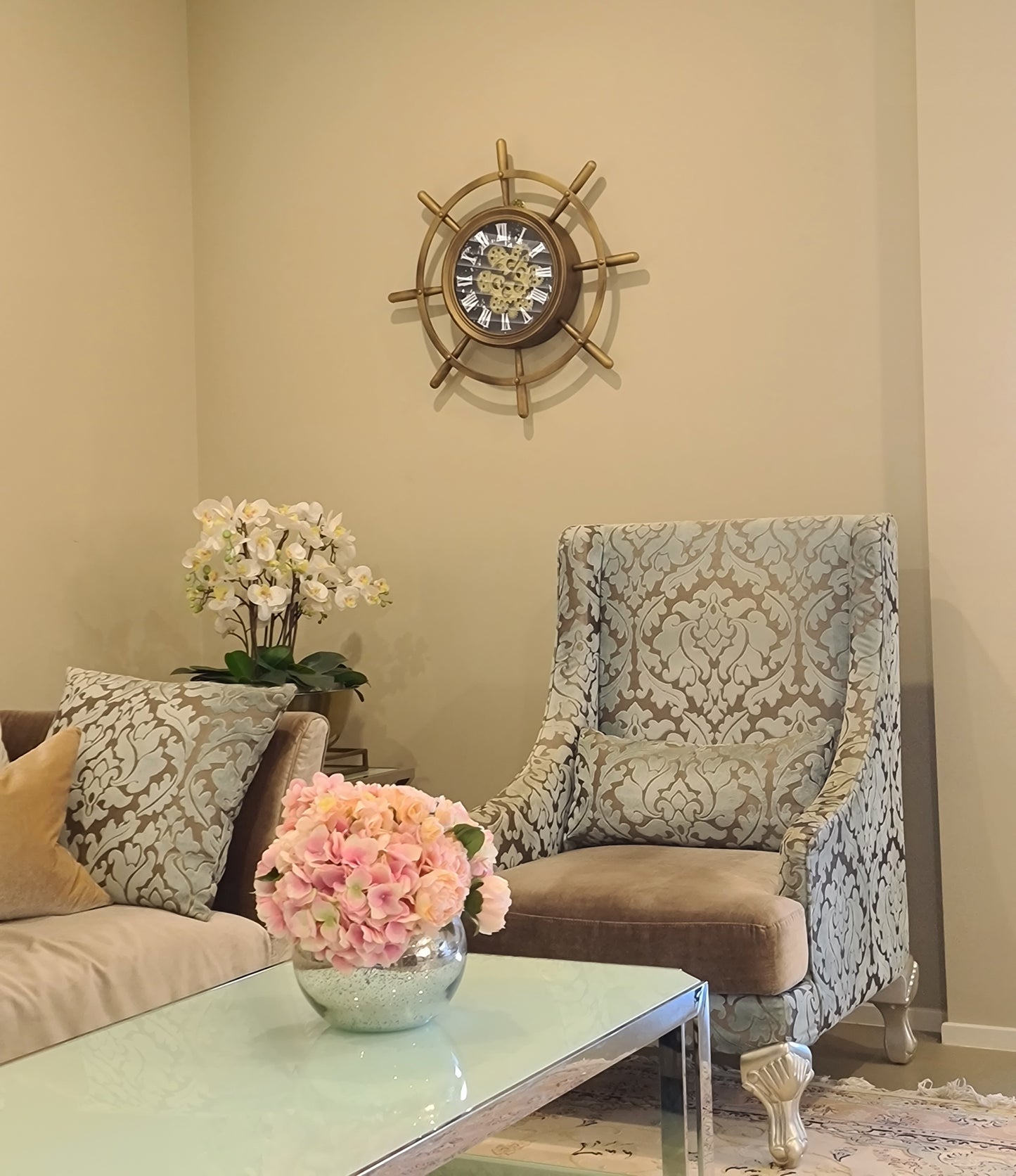 Golden Metal  Boat Wheel 68 Cm Roman Numeral Gear Moving Wall Clock