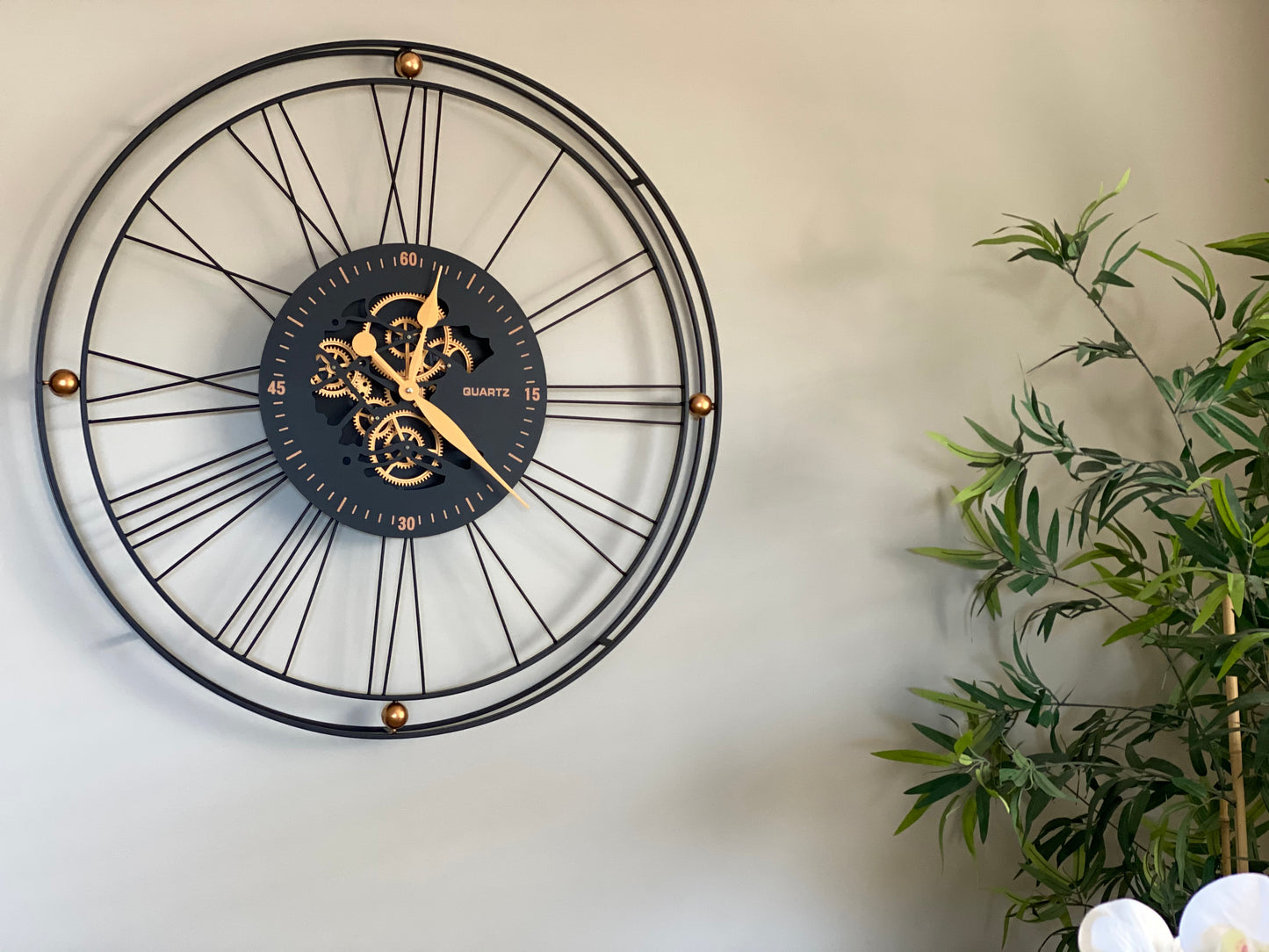 QUARTZ 90.5 Cm Moving  Gear Wall Clock