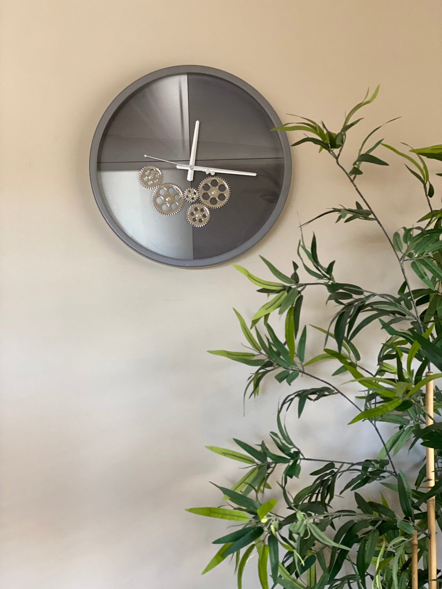 Modern 46 Cm Moving Gear Wall Clock